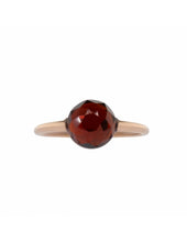 Carica l'immagine nel visualizzatore di Gallery, MIMI Anello Zabette in oro rosa 18K, granato rosso briolettato A24VZRGRN-54